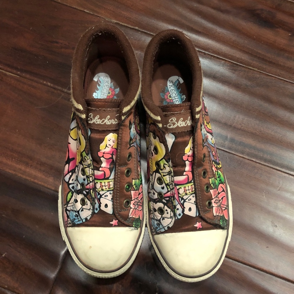 Brown sketchers shoes